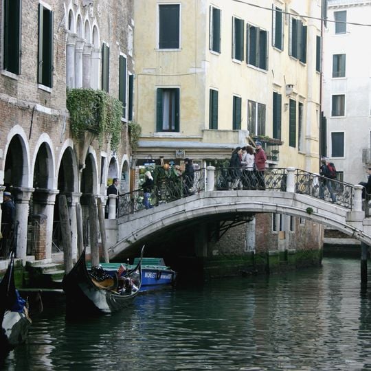 Ponte dei Santi Apostoli