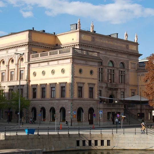 Sparreska palatset, Fredsgatan