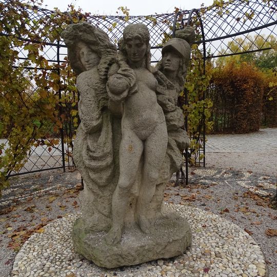 Sousoší Paridův soud v zahradě Trojského zámku