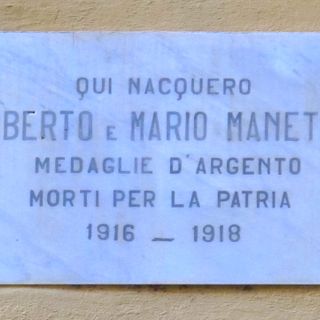 Plaque to Oberto and Mario Manetti in via Sancasciani