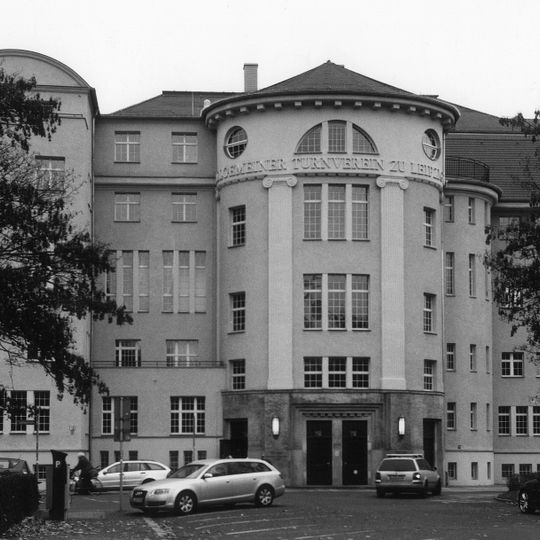 Sportgebäude Leplaystraße 11