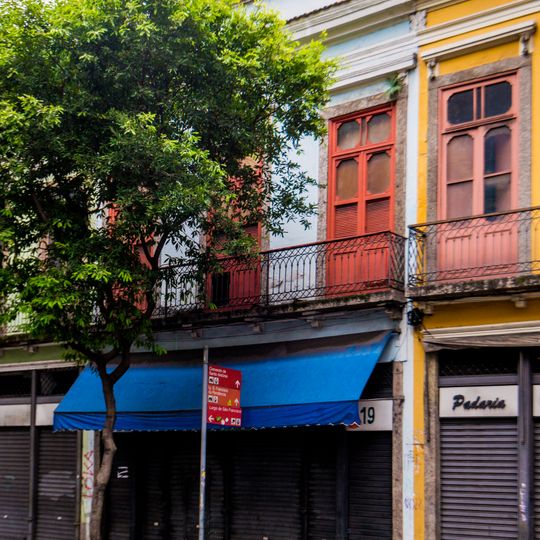 Building at Rua da Carioca, 19