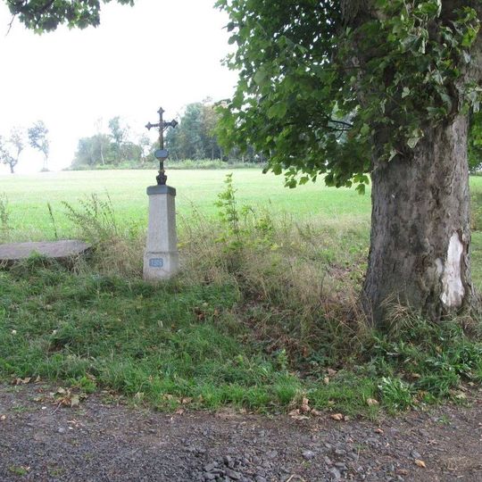 Kříž na rozcestí pod Veselou horou