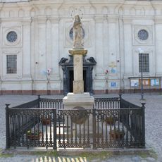 Kapliczka przed kościołem w Krasnymstawie