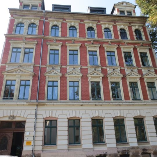 Mietshaus in ehemals geschlossener Bebauung Fritz-Reuter-Straße 20