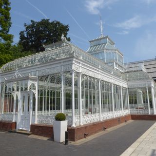 Coombe Cliffe Conservatory