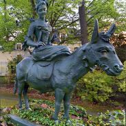 statue