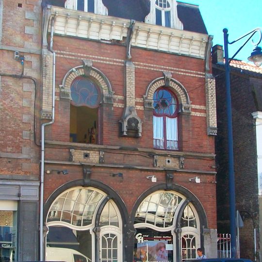 Maison aux deux vitrines