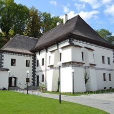 Opevnený kaštieľ, kaštieľ