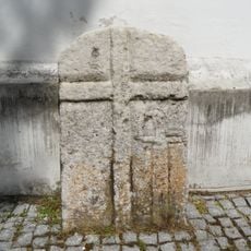 Smírčí kámen u kostela svatého Jiljí