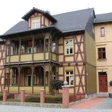 Ernst-Thälmann-Straße 4