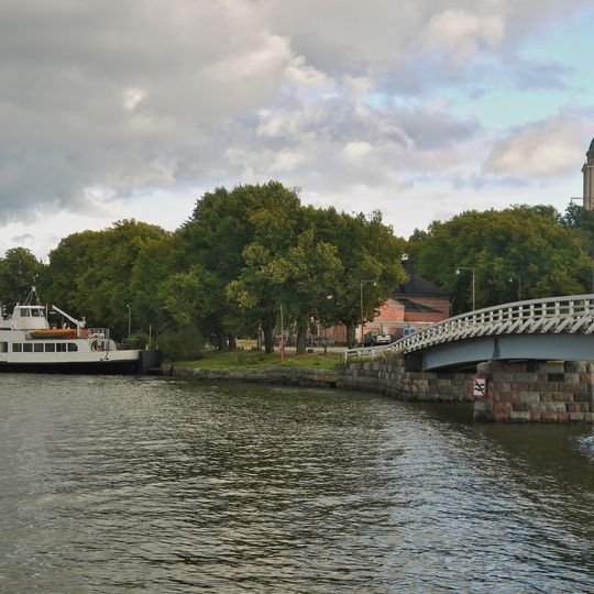 Pikku Mustasaari Bridge