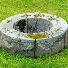 Гранитный колодец (Павловск)