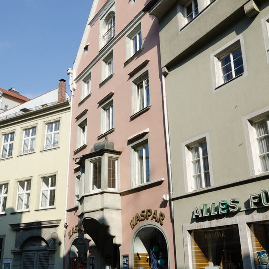 Wohn- und Geschäftshaus