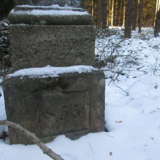 Kříž jihovýchodně od Borovan v lese