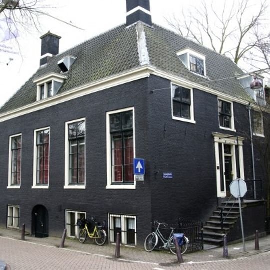 Uniek voormalig buitenhuis op de wallen