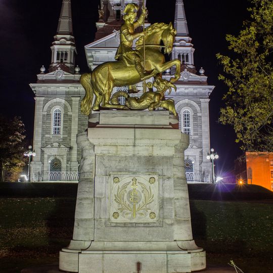 Socle de la Statue-Équestre-de-Saint-Georges