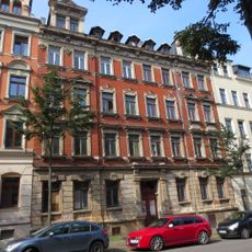 Mietshaus in geschlossener Bebauung Kanzlerstraße 43