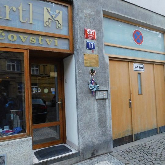 Pamětní deska generála Josefa Bílého na domě Verdunská 801/17 v Bubenči