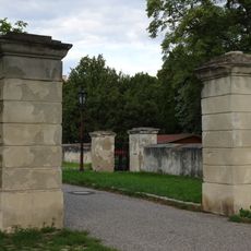 Portal mit zwei Pfeilern