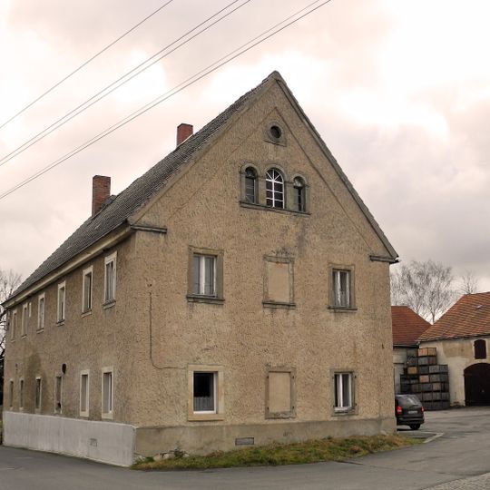 Wohnhaus und zwei Scheunen eines ehemaligen Vierseithofes Gorknitzer Straße 1