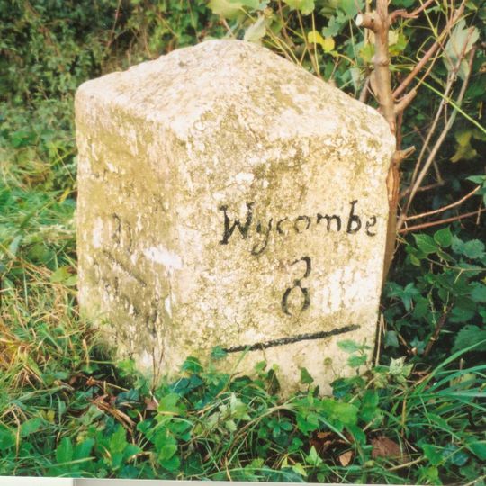 Milestone, Oxford Road; Mumfords Farm, opp. Pig & Whistle Lodge