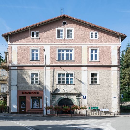 D. dom cechu sukienników, ob. dom mieszkalny