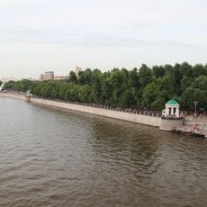 Две беседки-ротонды с ограждением набережной (Якиманка)