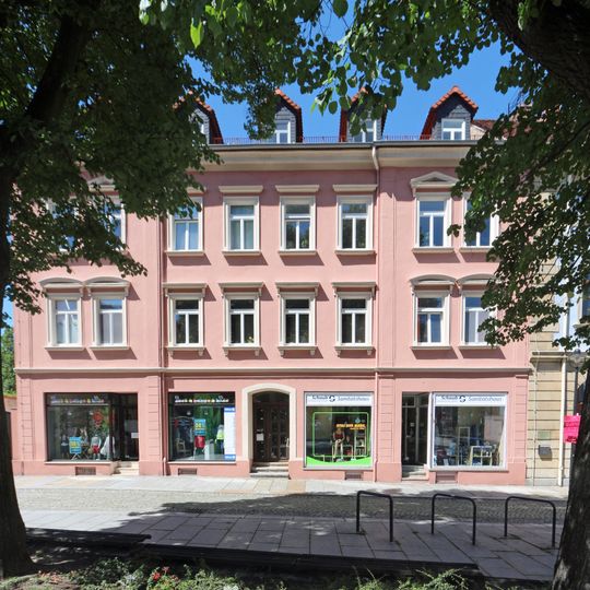 Wohnhaus in geschlossener Bebauung Schulplatz 2