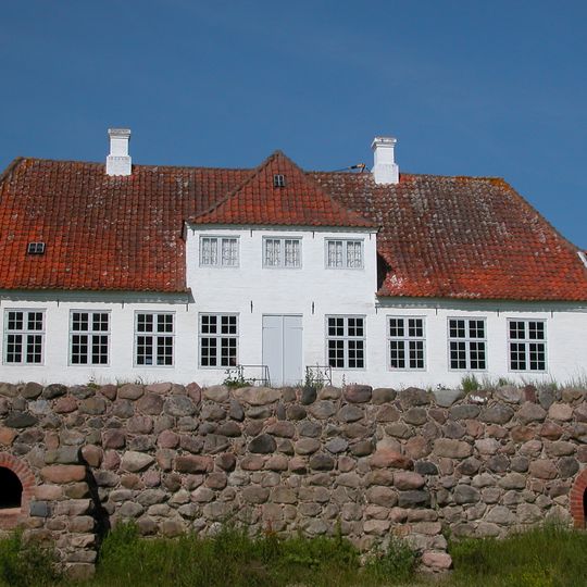 Søbygård