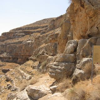 Khureitun Cave