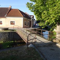 Lávka přes Zubřinu v Domažlicích proti domu Na Ostrůvku čp. 90