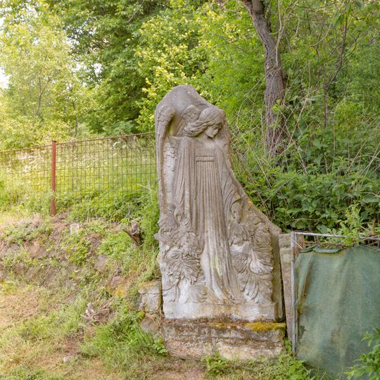 Socha anděla v Barákově ulici v Miletíně