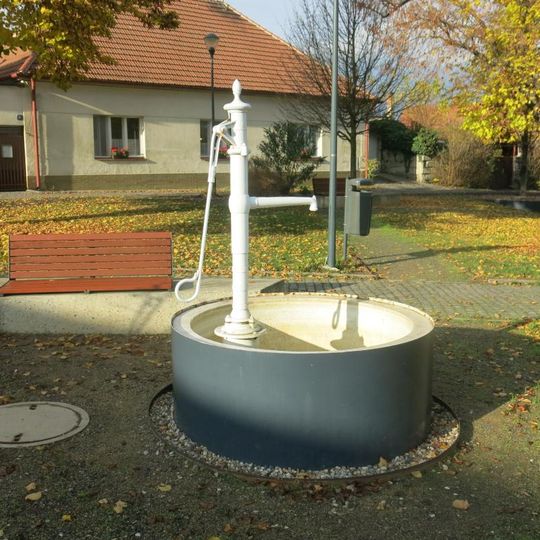 Kašna na Mírovém náměstí v Líbeznicích