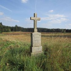 Kříž jižně od Lipice u hlavní silnice