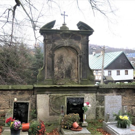 Kapličky Křížové cesty na ohradní zdi hřbitova v Arnolticích