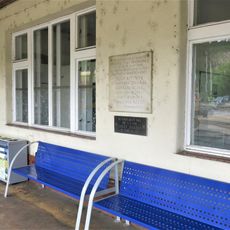 Pamětní deska obětem okupace 1939-45 na nádraží v Mladé Boleslavi