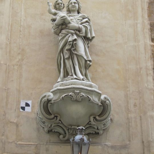 Statue of the Madonna