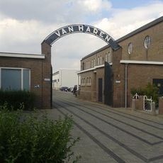 Complex Van Haren: poort
