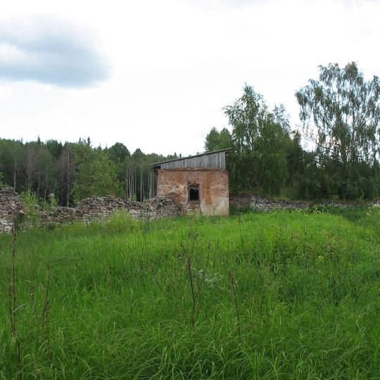 Ограда с угловыми башнями