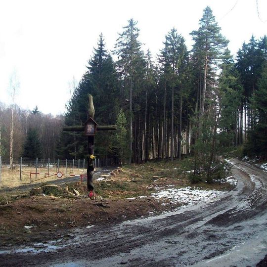 Kříž v lese jihovýchodně od Spankova