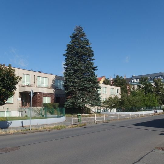 Škola, gen. Štefánika 10