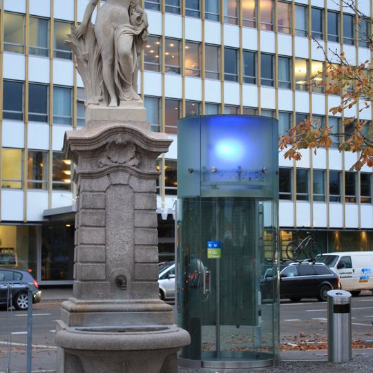 Brunnen mit Nymphe
