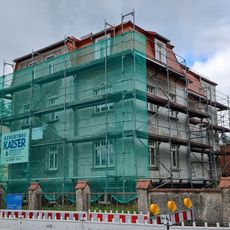 Wohnhaus mit Einfriedung in Ecklage Hauptstraße 45