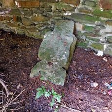 Smírčí kříž u kostela ve Žluticích