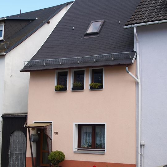 Hauptstraße 90