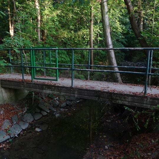 Lávka přes Kunratický potok východně od rybníka Sýkorka