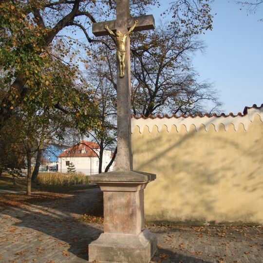 Kříž u kostela Všech svatých ve Slivenci