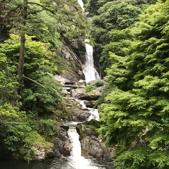 Mikaeri Falls
