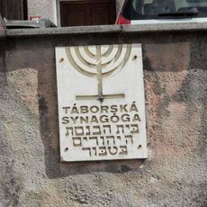 Pamětní deska zaniklé synagogy v Táboře